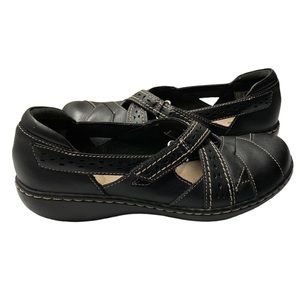 Clarks black leather Mary Janes loafers size 6